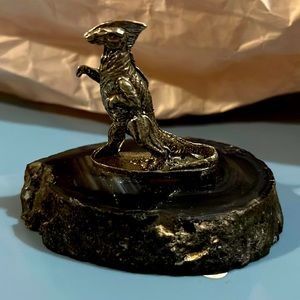 Dinosaur on top of agate